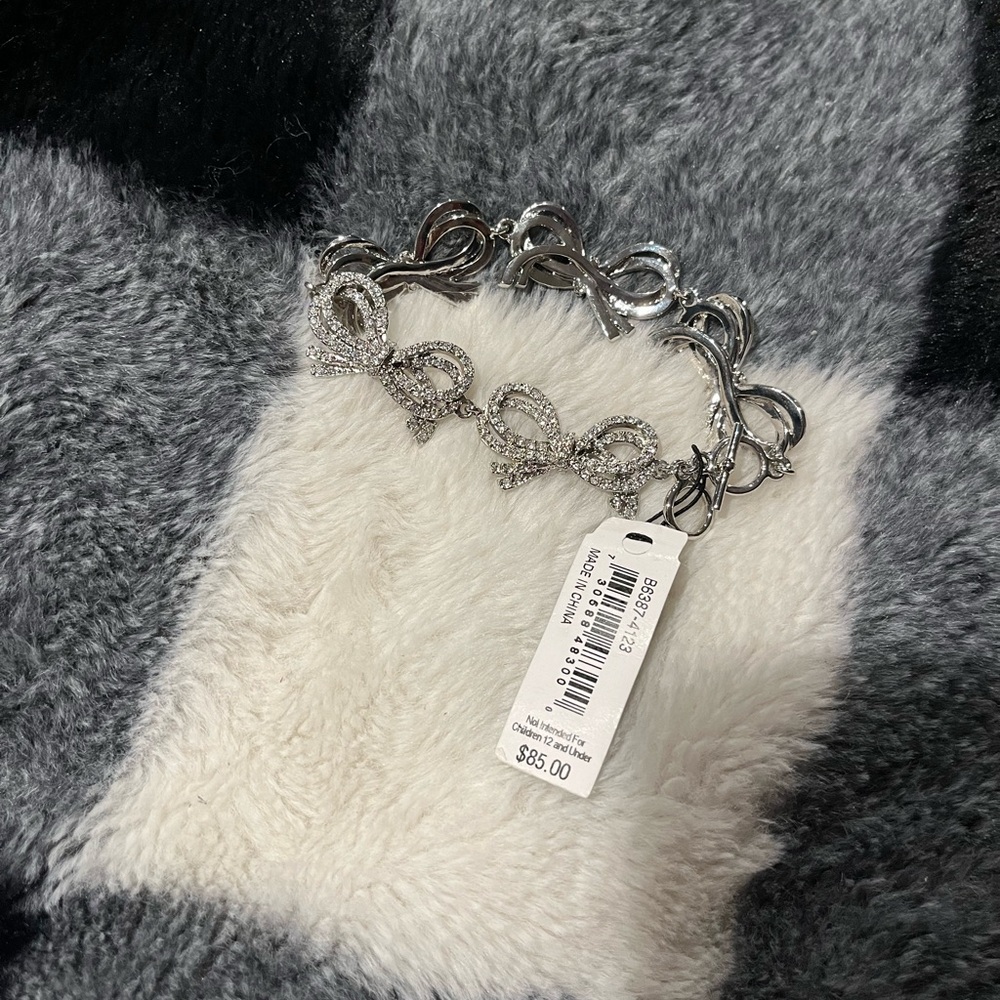 Bow bracelet